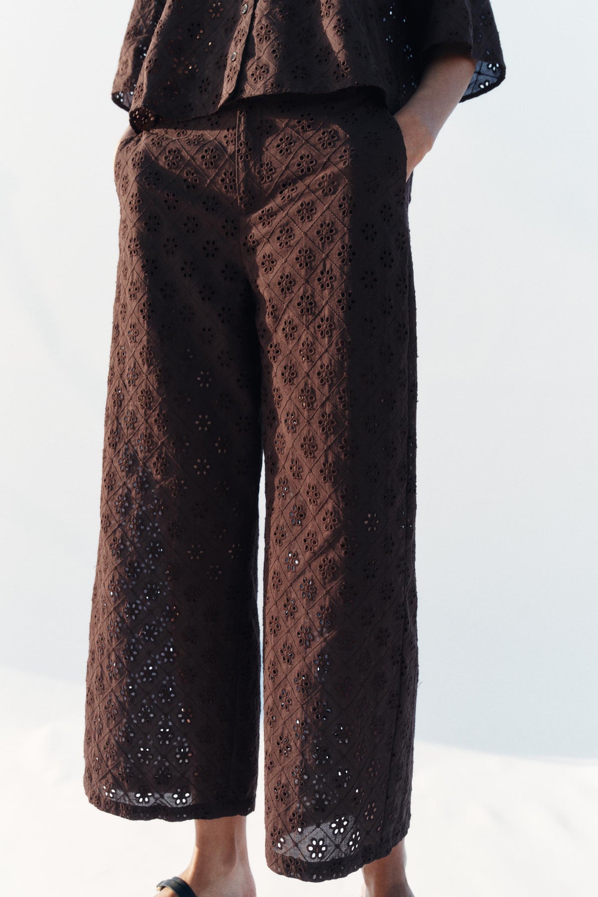 PANTALON JUPE-CULOTTE BRODERIES PERFORÉES