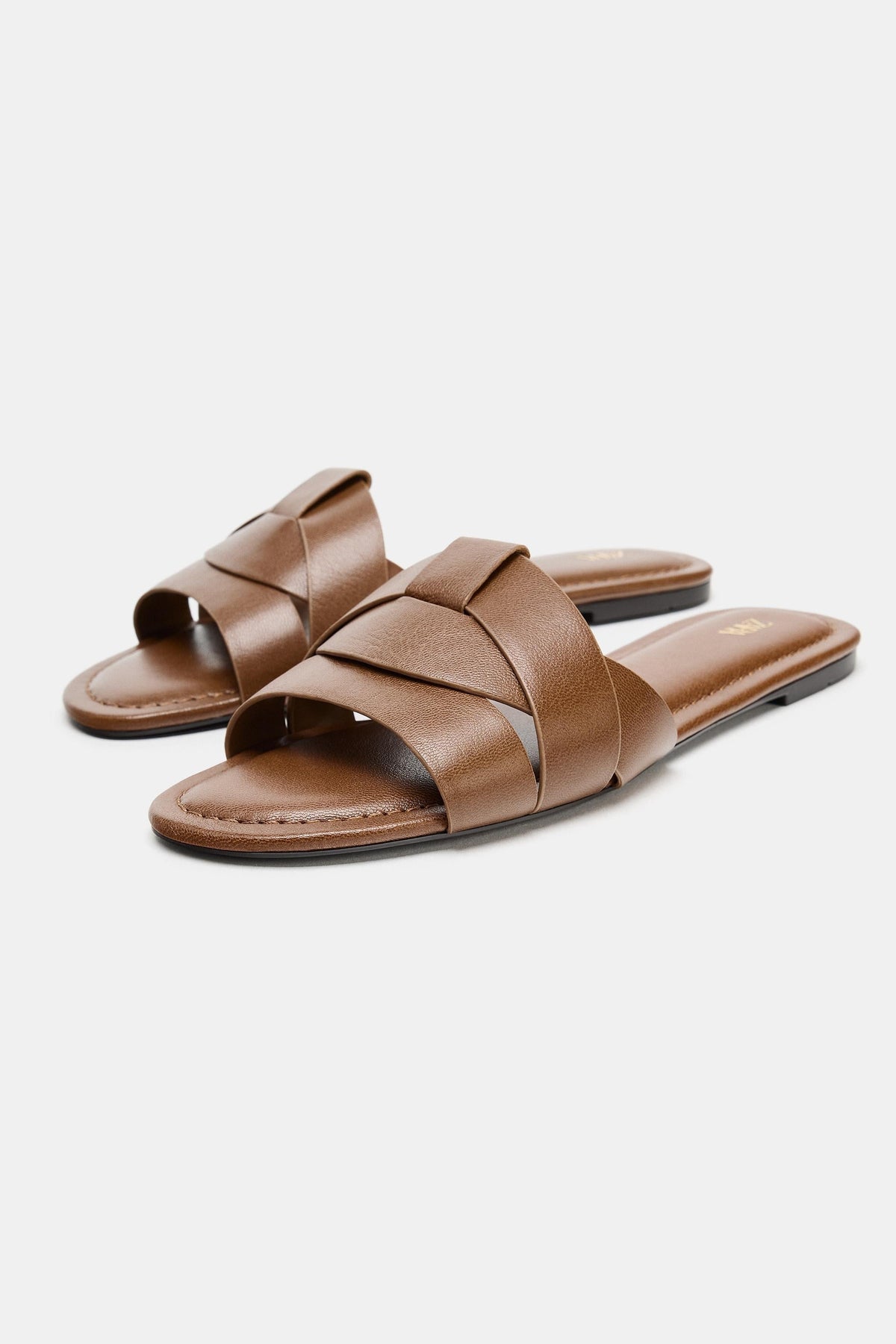 SANDALES PLATES EN CUIR À BRIDES CROISÉES