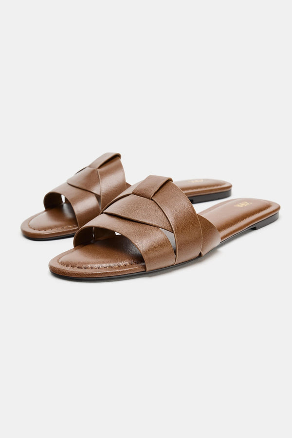 SANDALES PLATES EN CUIR À BRIDES CROISÉES