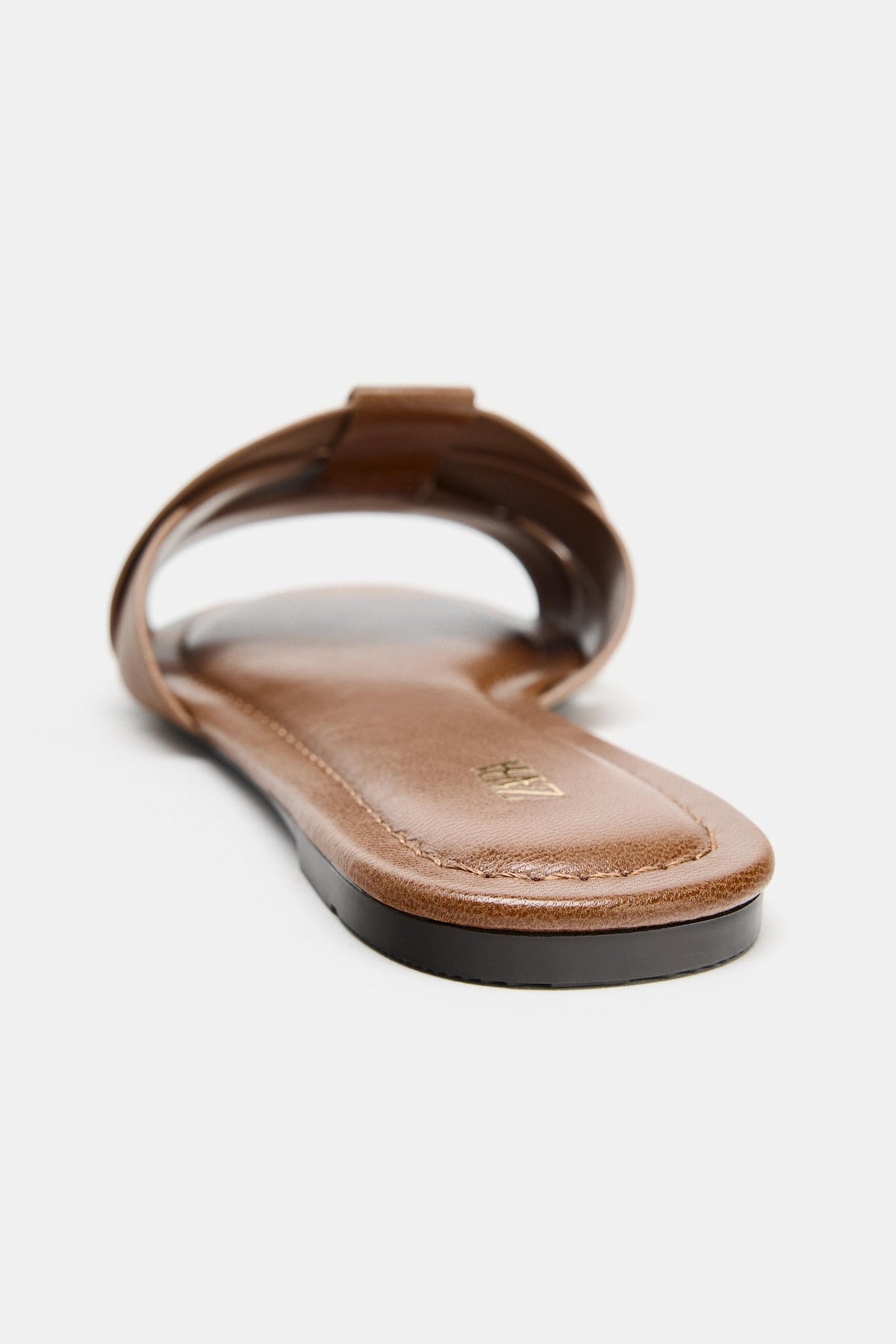 SANDALES PLATES EN CUIR À BRIDES CROISÉES